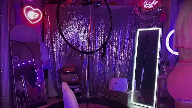 Snapshot of bimbotwerkqueen chatting on September 21, 2025, 12:27 am bimbotwerkqueen online show from September 21, 2025, 12:27 am