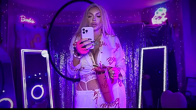 Snapshot of bimbotwerkqueen chatting on December 21, 2024, 5:03 am bimbotwerkqueen online show from December 21, 2024, 5:03 am