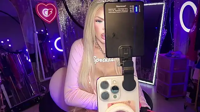 Snapshot of bimbotwerkqueen chatting on March 16, 2025, 12:12 am bimbotwerkqueen online show from March 16, 2025, 12:12 am