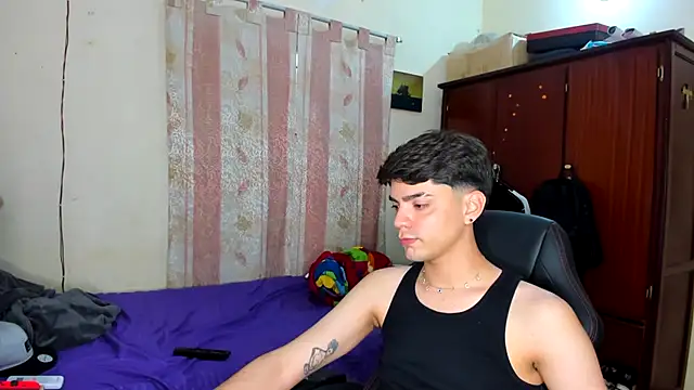 dylancrugerx online show from January 1, 2025, 9:09 pm