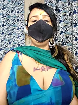 cute-tanvi online show from January 14, 2026, 1:31 am