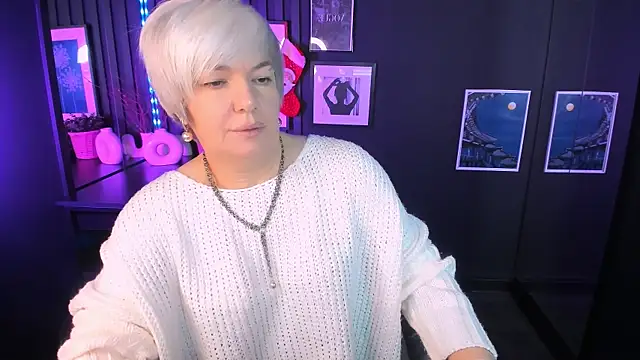 CarmenSoft online show from January 9, 2026, 8:38 pm