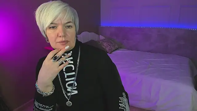 Snapshot of CarmenSoft chatting on October 20, 2025, 9:04 pm CarmenSoft online show from October 20, 2025, 9:04 pm