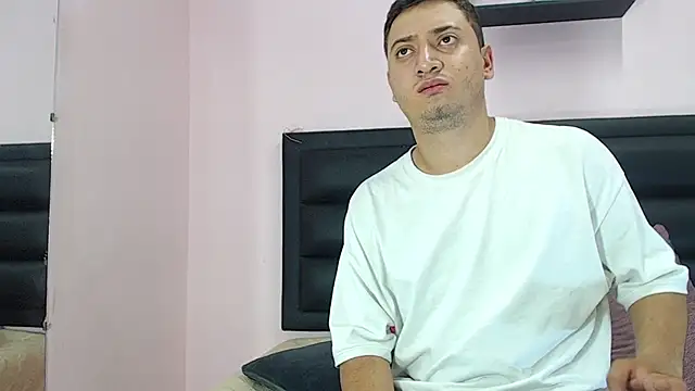 Snapshot of ares_sexxx chatting on February 3, 2025, 2:03 am ares sexxx online show from February 3, 2025, 2:03 am