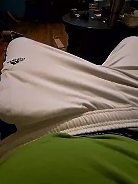 Snapshot of youngbuck91x chatting on January 10, 2026, 12:28 am youngbuck91x online show from January 10, 2026, 12:28 am