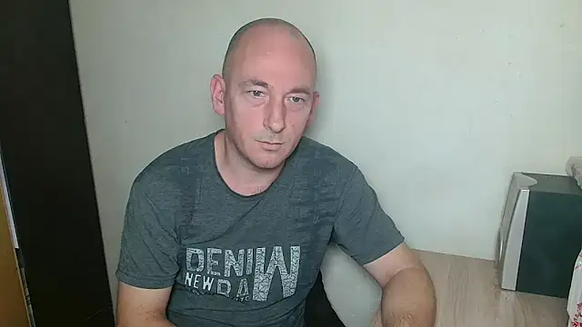 Johan   Barker online show from December 15, 2025, 1:06 pm