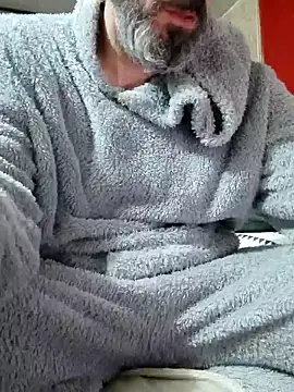 207RCCam online show from December 8, 2024, 3:50 am