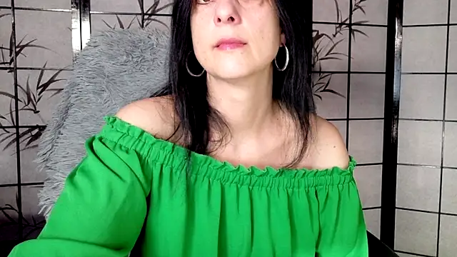 Snapshot of _Sweetlonglips_ chatting on February 19, 2026, 8:00 am Sweetlonglips online show from February 19, 2026, 8:00 am