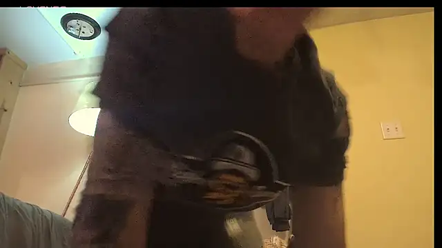 Snapshot of MaddisonX chatting on December 1, 2025, 7:20 am MaddisonX online show from December 1, 2025, 7:20 am