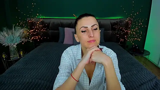 Rebecca Diamond online show from March 10, 2025, 3:52 pm