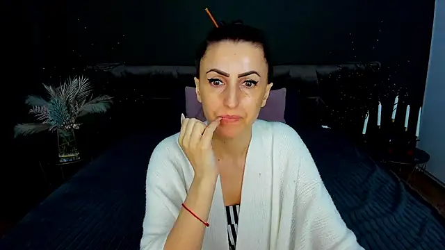 Snapshot of Rebecca_Diamond chatting on February 13, 2026, 6:13 am Rebecca Diamond online show from February 13, 2026, 6:13 am