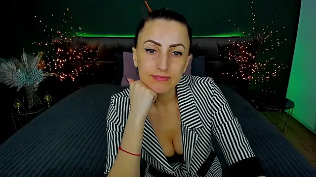 Rebecca Diamond online show from March 18, 2025, 6:39 am