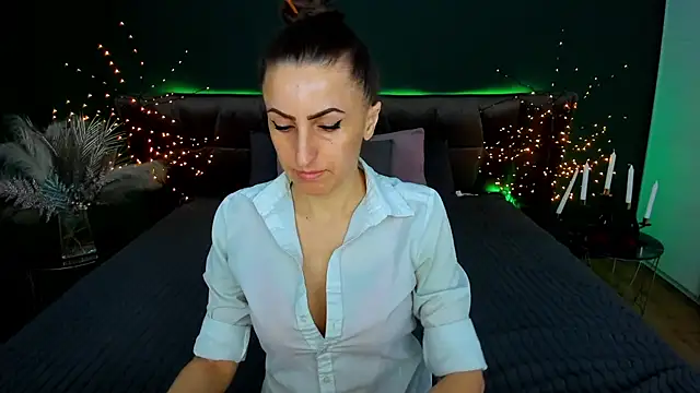 Rebecca Diamond online show from March 5, 2026, 6:54 am