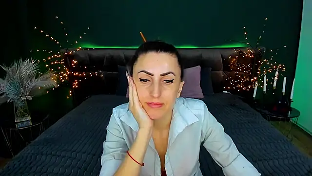 Snapshot of Rebecca_Diamond chatting on February 12, 2026, 5:51 am Rebecca Diamond online show from February 12, 2026, 5:51 am