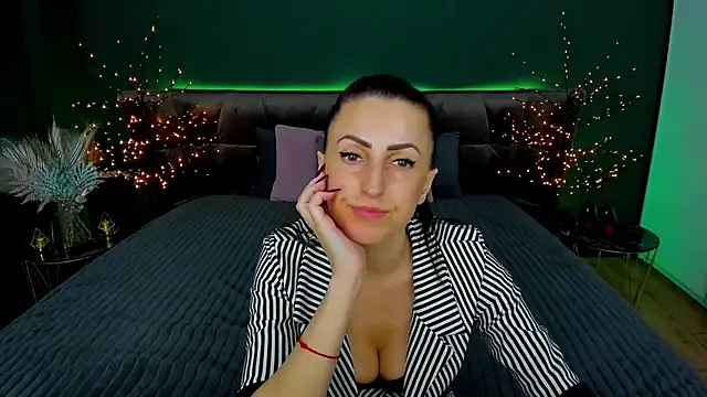 Rebecca Diamond online show from March 18, 2025, 9:45 am