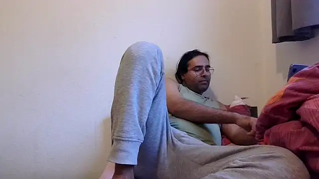 Snapshot of Azad64 chatting on September 27, 2025, 4:35 pm Azad64 online show from September 27, 2025, 4:35 pm
