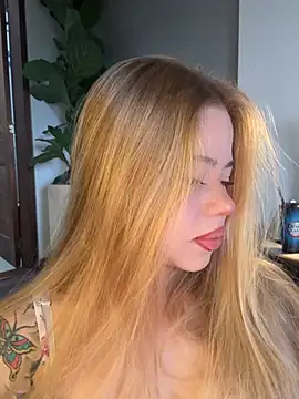 curchez  online show from April 16, 2026, 9:37 pm