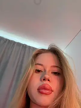 curchez  online show from February 23, 2025, 7:17 pm