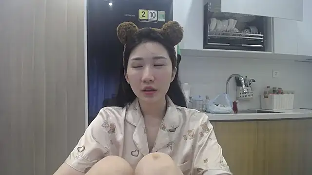 Snapshot of Asiagirll chatting on May 16, 2026, 10:47 am Asiagirll online show from May 16, 2026, 10:47 am