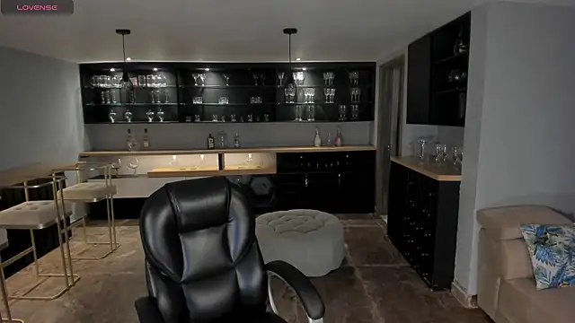 AbellaCroft online show from March 31, 2026, 2:19 pm