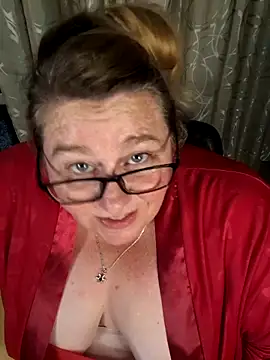 Snapshot of Iceprincess2bad4u chatting on April 12, 2026, 5:38 pm Iceprincess2bad4u online show from April 12, 2026, 5:38 pm