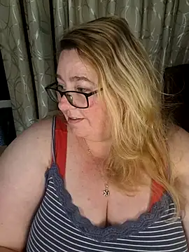 Snapshot of Iceprincess2bad4u chatting on March 18, 2026, 6:09 pm Iceprincess2bad4u online show from March 18, 2026, 6:09 pm