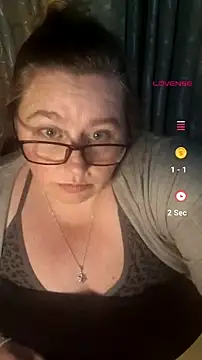 Snapshot of Iceprincess2bad4u chatting on July 12, 2026, 5:03 pm Iceprincess2bad4u online show from July 12, 2026, 5:03 pm