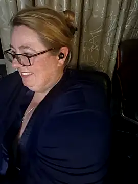 Snapshot of Iceprincess2bad4u chatting on March 12, 2026, 6:12 pm Iceprincess2bad4u online show from March 12, 2026, 6:12 pm