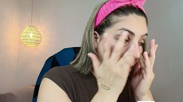 YummyAnna  online show from June 18, 2026, 4:34 pm