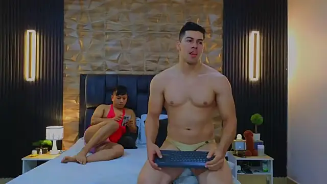 FelipeAndMarcello3 online show from March 5, 2025, 2:12 pm