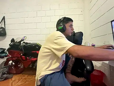 Max TheHorseDick online show from December 3, 2025, 11:58 pm