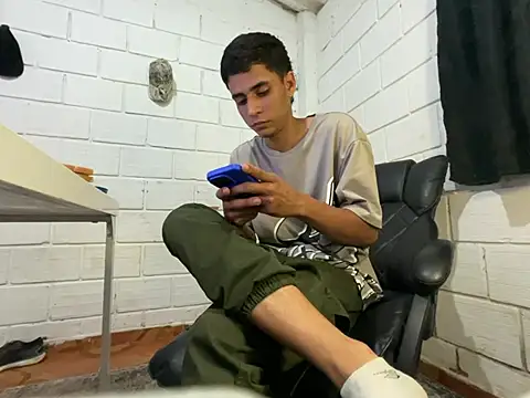 Snapshot of Max_TheHorseDick chatting on July 2, 2026, 2:34 am Max TheHorseDick online show from July 2, 2026, 2:34 am
