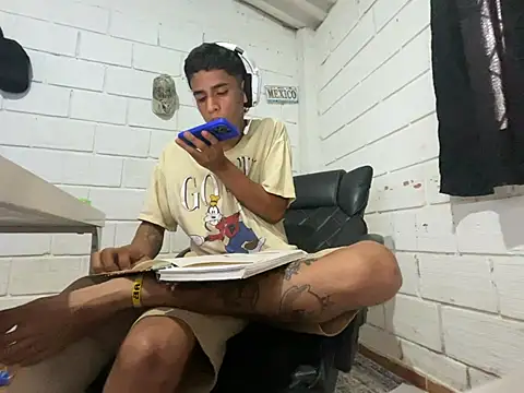 Snapshot of Max_TheHorseDick chatting on July 9, 2026, 4:39 pm Max TheHorseDick online show from July 9, 2026, 4:39 pm