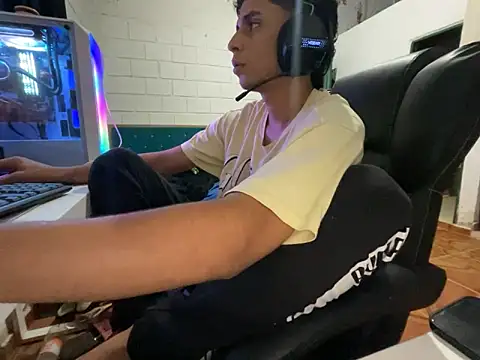 Max TheHorseDick online show from April 4, 2026, 3:57 am