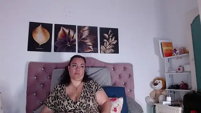 -helen online show from September 24, 2025, 8:04 pm