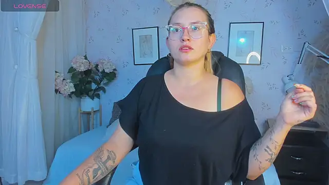 Snapshot of halaaa_1 chatting on November 7, 2025, 12:21 pm halaaa 1 online show from November 7, 2025, 12:21 pm