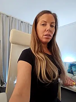 novaforyou1 online show from November 28, 2025, 4:51 pm