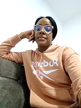 Maya Lewis online show from October 5, 2025, 5:42 am