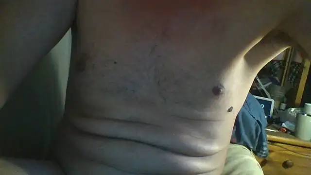 Snapshot of madmac80fun chatting on June 14, 2026, 12:40 am madmac80fun online show from June 14, 2026, 12:40 am