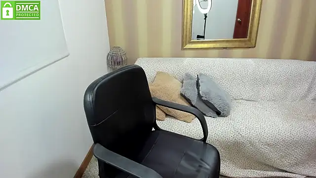 NicolettColin online show from October 17, 2025, 6:53 pm