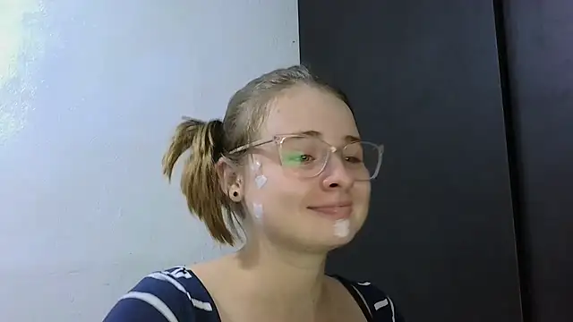 HellenMiyer1111 online show from April 1, 2026, 2:24 am