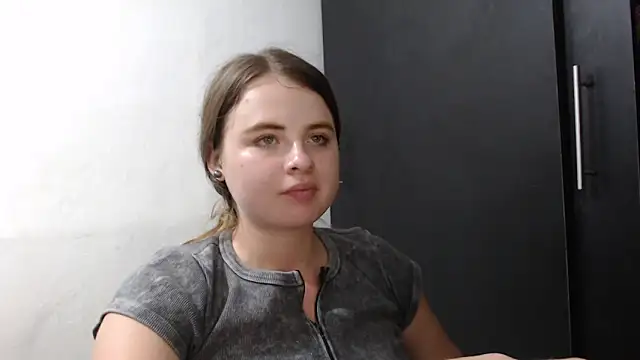 HellenMiyer1111 online show from March 3, 2026, 7:43 pm