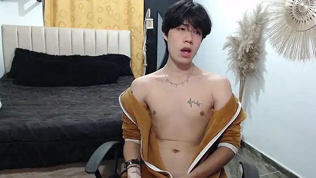 Elio-cam online show from May 21, 2026, 2:53 am