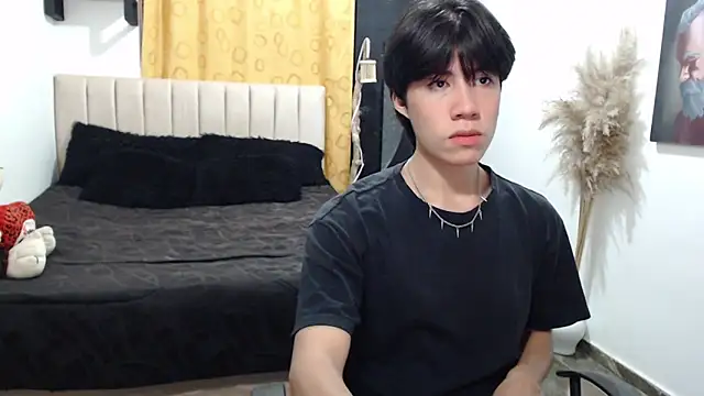Elio-cam online show from May 8, 2026, 1:09 am