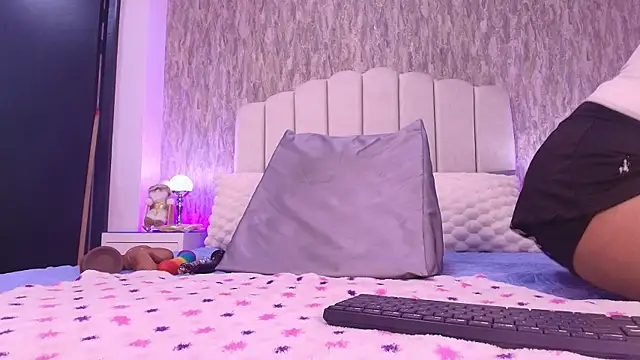 Snapshot of raven_lilith_ chatting on December 3, 2025, 3:07 am raven lilith online show from December 3, 2025, 3:07 am