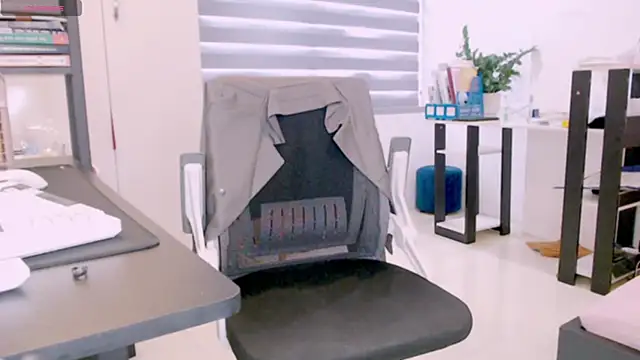 Snapshot of Shyn__ chatting on September 26, 2025, 3:57 am Shyn online show from September 26, 2025, 3:57 am