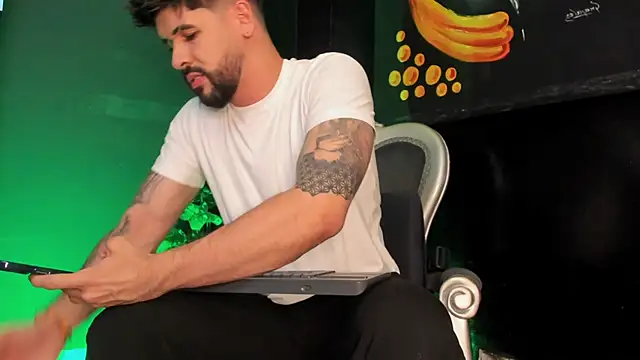 Snapshot of Petesevans chatting on February 11, 2026, 11:15 pm Petesevans online show from February 11, 2026, 11:15 pm