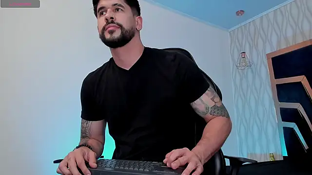 Snapshot of Petesevans chatting on February 20, 2026, 11:28 pm Petesevans online show from February 20, 2026, 11:28 pm