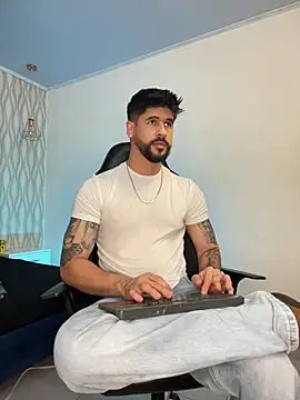 Snapshot of Petesevans chatting on January 14, 2026, 11:30 pm Petesevans online show from January 14, 2026, 11:30 pm