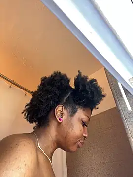 mochamimi online show from April 4, 2026, 2:01 pm